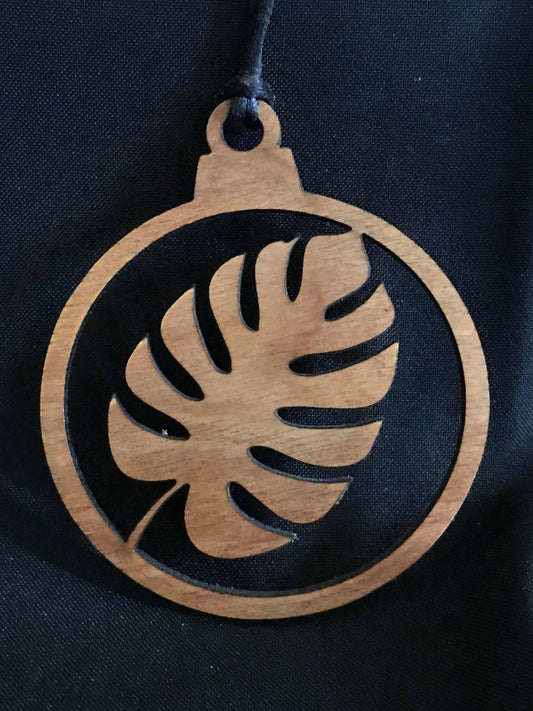 Monstera Leaf Circle Ornament
